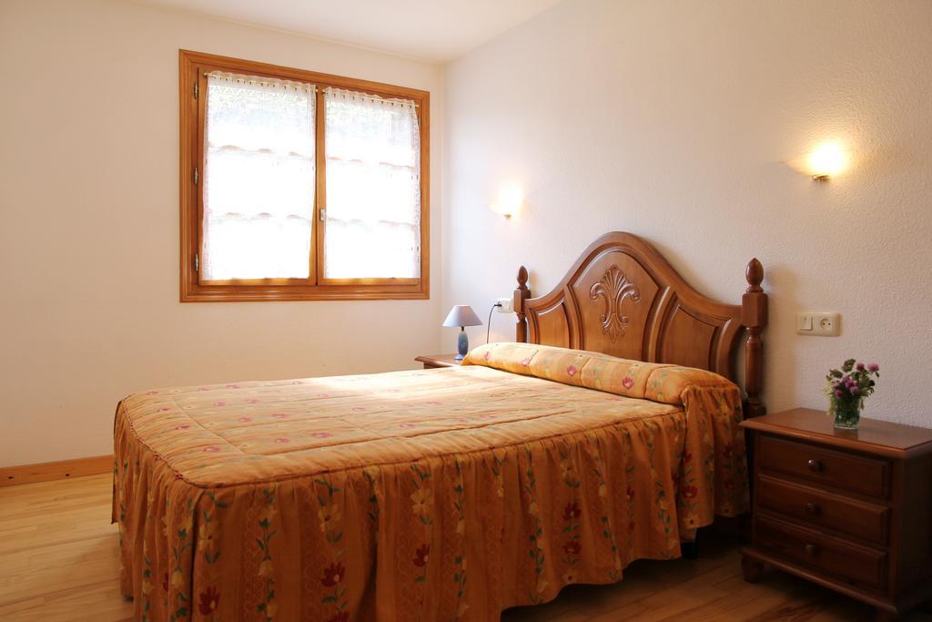 Apartamentos Los Tilos Benasque Habitación foto