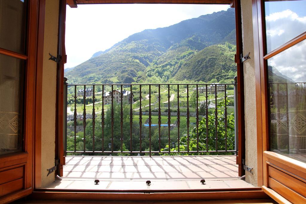 Apartamentos Los Tilos Benasque Habitación foto